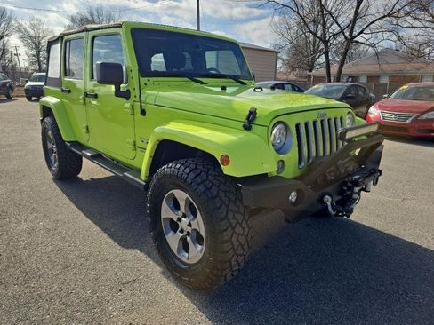 Used 2016 Jeep Wrangler Unlimited Sahara image 3