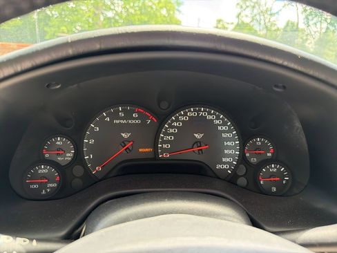 Used 2000 Chevrolet Corvette Coupe w/ Roof Pkg RWD image 24
