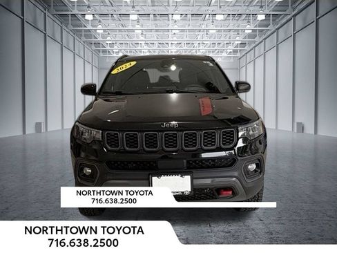 Used 2024 Jeep Compass Trailhawk AWD/4WD image 6