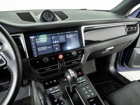 Certified 2023 Porsche Macan AWD/4WD image 12