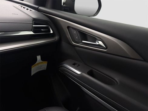 Used 2025 Chevrolet Traverse LT image 26