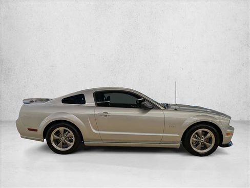 Used 2005 Ford Mustang GT RWD image 4