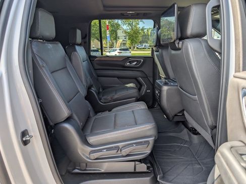 Used 2023 Chevrolet Suburban High Country image 17
