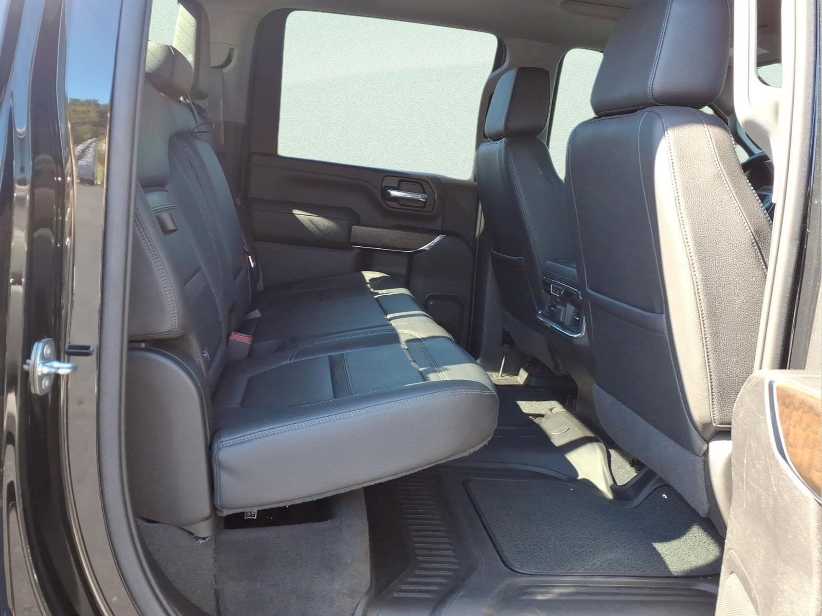 Used 2022 GMC Sierra 3500 Denali w/ Denali Black Diamond Edition AWD/4WD image 21