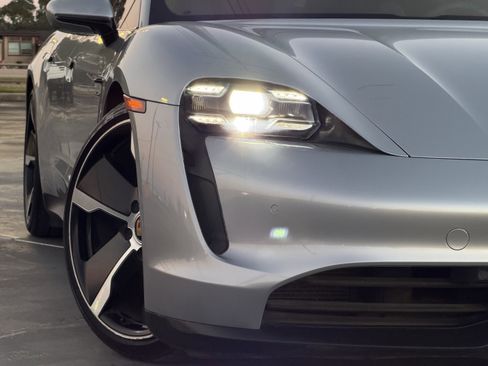 Used 2021 Porsche Taycan 4S image 8