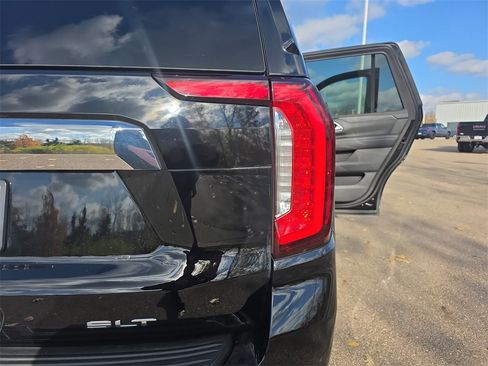 Used 2023 GMC Yukon SLT image 36