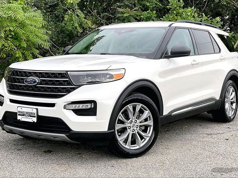 Certified 2020 Ford Explorer XLT w/ Equipment Group 202A RWD image 3