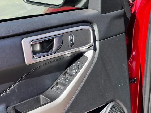 Used 2019 Ford Explorer XLT w/ Equipment Group 202A FWD image 29