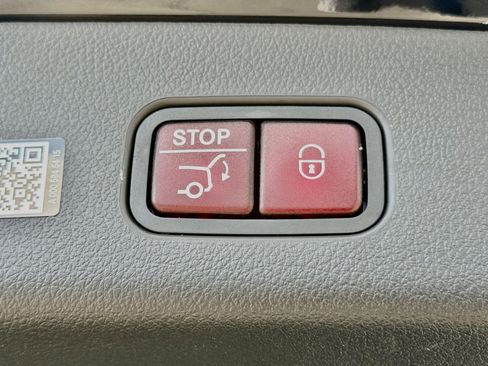 Used 2025 Mercedes-Benz GLC 300 image 19