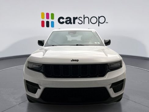 Used 2024 Jeep Grand Cherokee Altitude AWD/4WD image 8