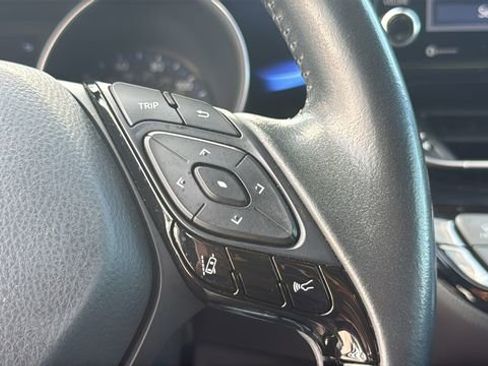 Used 2021 Toyota C-HR XLE image 20