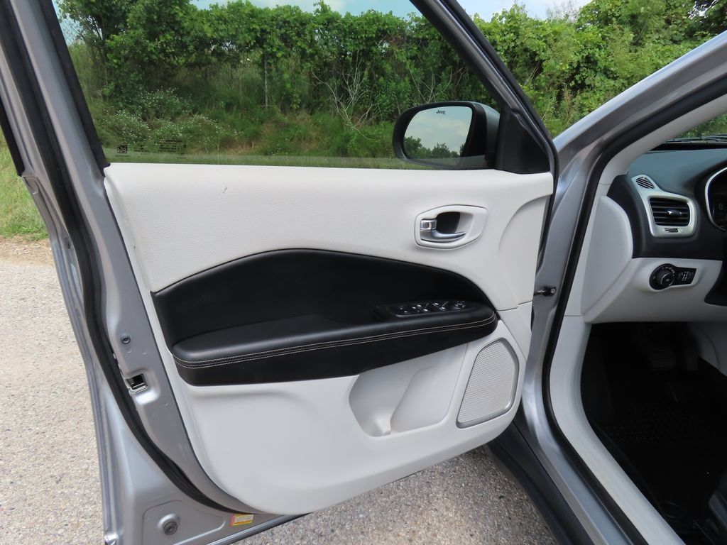 Used 2019 Jeep Compass Latitude w/ Popular Equipment Group FWD image 26