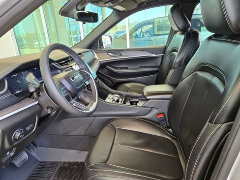 Used 2024 Jeep Grand Cherokee L Limited w/ Luxury Tech Group II AWD/4WD image 9