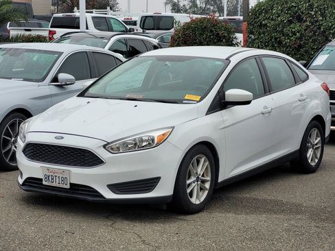 Used 2018 Ford Focus SE image 1