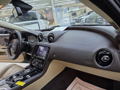 Used 2012 Jaguar XJ RWD image 22