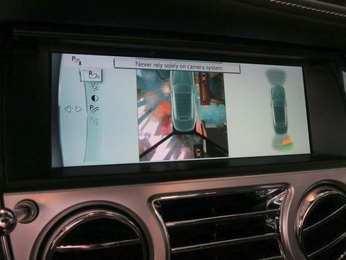 Used 2017 Rolls-Royce Dawn image 18