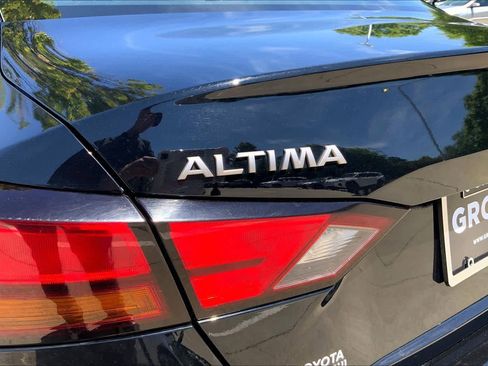 Used 2024 Nissan Altima 2.5 SV FWD image 32