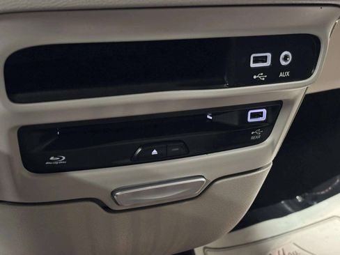 Used 2017 Chrysler Pacifica Touring-L Plus w/ Tire & Wheel Group FWD image 30