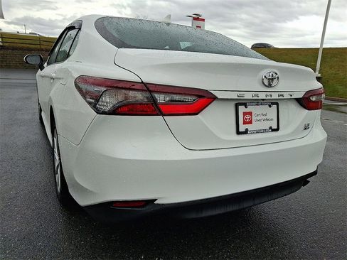 Certified 2022 Toyota Camry LE image 8