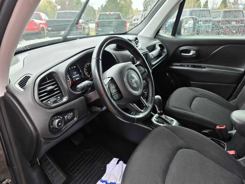 Used 2018 Jeep Renegade Altitude AWD/4WD image 21
