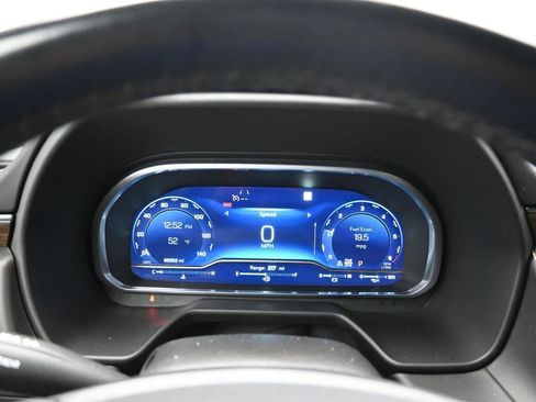 Used 2023 Chevrolet Suburban Premier image 16