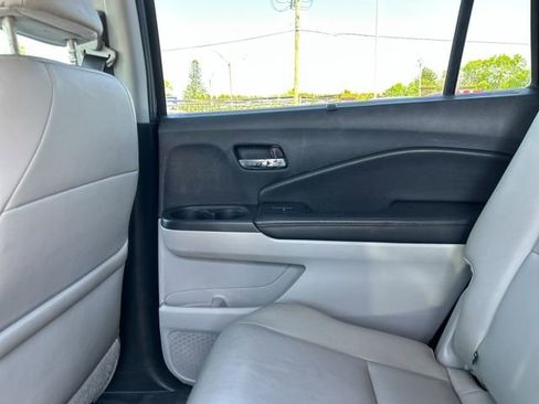Used 2017 Honda Pilot Touring image 25