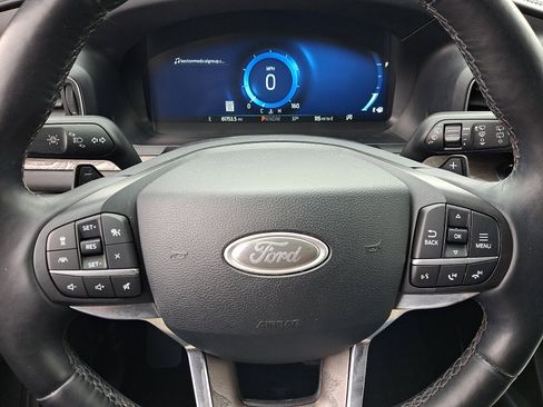 Used 2020 Ford Explorer Platinum w/ Premium Technology Package image 22