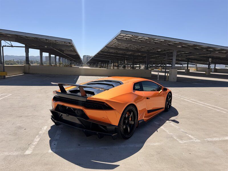 Used 2015 Lamborghini Huracan LP 610-4 AWD/4WD image 7