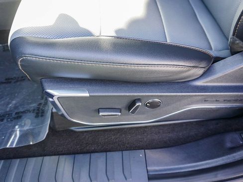 Used 2022 Ford F150 Lightning Lariat image 19