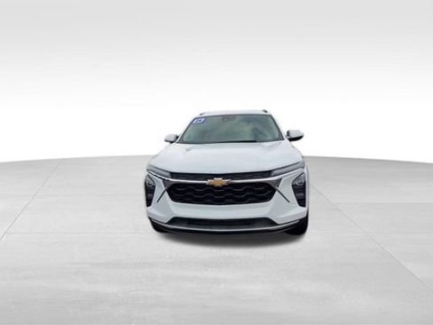 Used 2024 Chevrolet Trax LT w/ Driver Confidence Package image 3