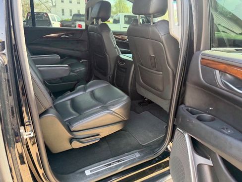 Used 2017 Cadillac Escalade ESV Premium Luxury image 25