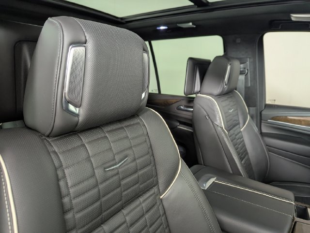 Used 2023 Cadillac Escalade Sport Platinum w/ LPO, ONYX Package AWD/4WD image 29