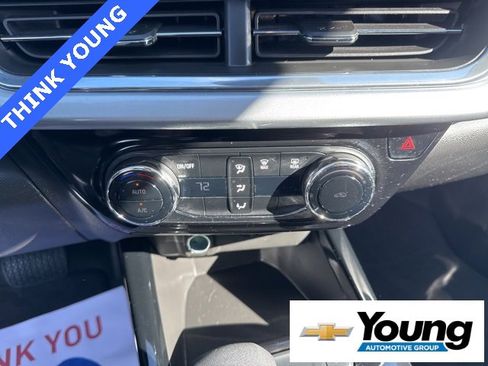 Used 2025 Chevrolet Trax LT image 21