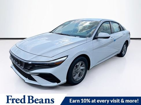 New 2026 Hyundai Elantra SE FWD image 3