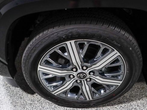 Used 2024 Toyota Sequoia Capstone image 11