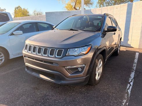Used 2017 Jeep Compass Latitude FWD image 2