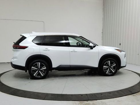 Used 2025 Nissan Rogue SL AWD/4WD image 8