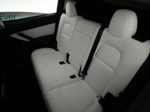 Used 2022 Tesla Model Y Performance image 8