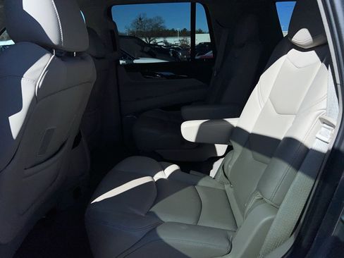 Used 2018 Cadillac Escalade Luxury image 19