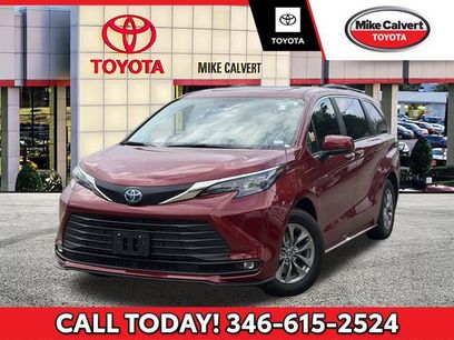 Used 2025 Toyota Sienna XLE w/ XLE Plus Package