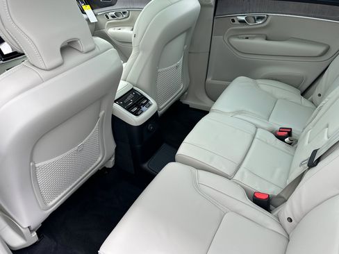 New 2026 Volvo XC90 T8 Ultra w/ Protection Package Premier AWD/4WD image 10