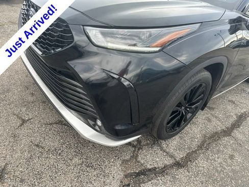Used 2023 Toyota Highlander XSE FWD image 9