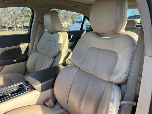 Used 2020 Lincoln Continental AWD w/ Premium Package image 17