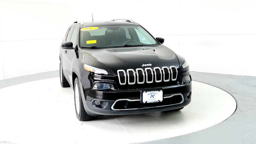 Used 2017 Jeep Cherokee Limited AWD/4WD image 2