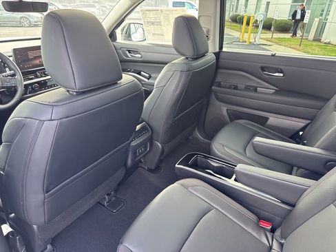 New 2026 Nissan Pathfinder SL w/ SL Premium Package image 14