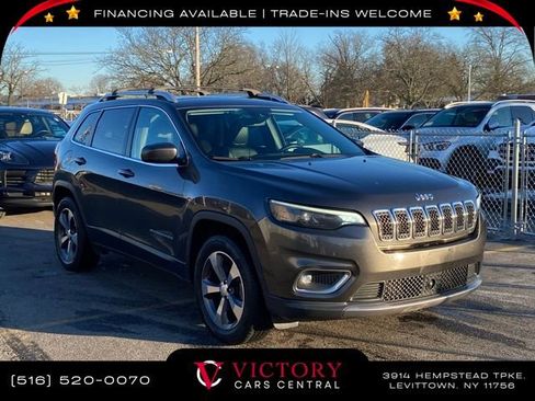 Used 2019 Jeep Cherokee Limited w/ Luxury Group image 3