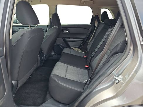 Used 2025 Nissan Rogue SV FWD image 14