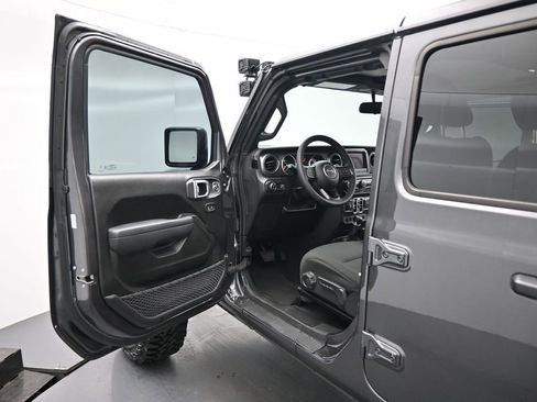 Used 2023 Jeep Gladiator Sport AWD/4WD image 8