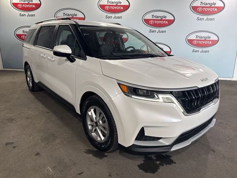 Used 2022 Kia Carnival LX image 3