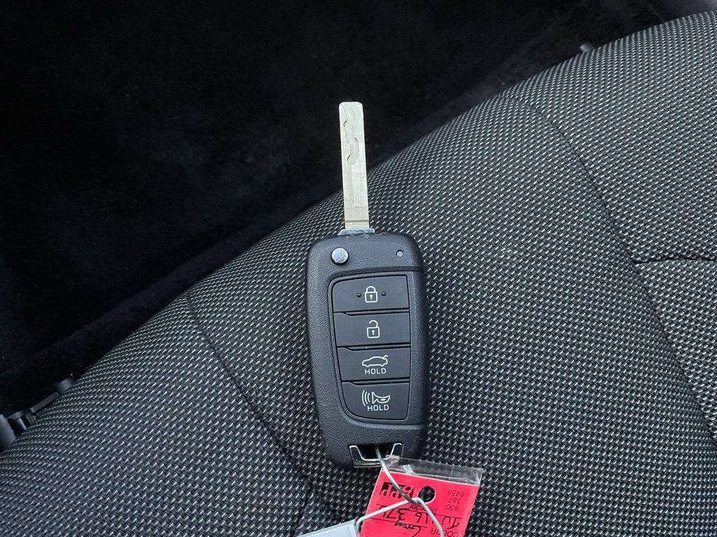 Used 2026 Hyundai Elantra SE w/ Cargo Package FWD image 26